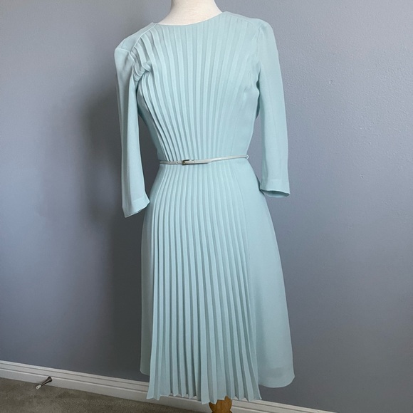 Boss silk mint color pleated dress. - Picture 10 of 10
